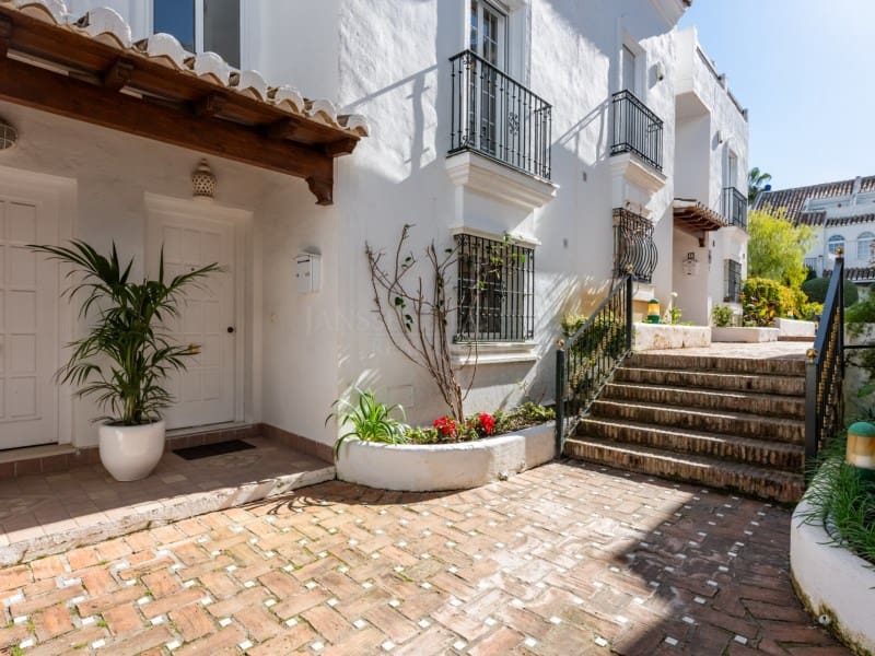 3 soverom Hus til salgs i Marbella med svømmebasseng - € 1 495 000 (Ref: 9099398)