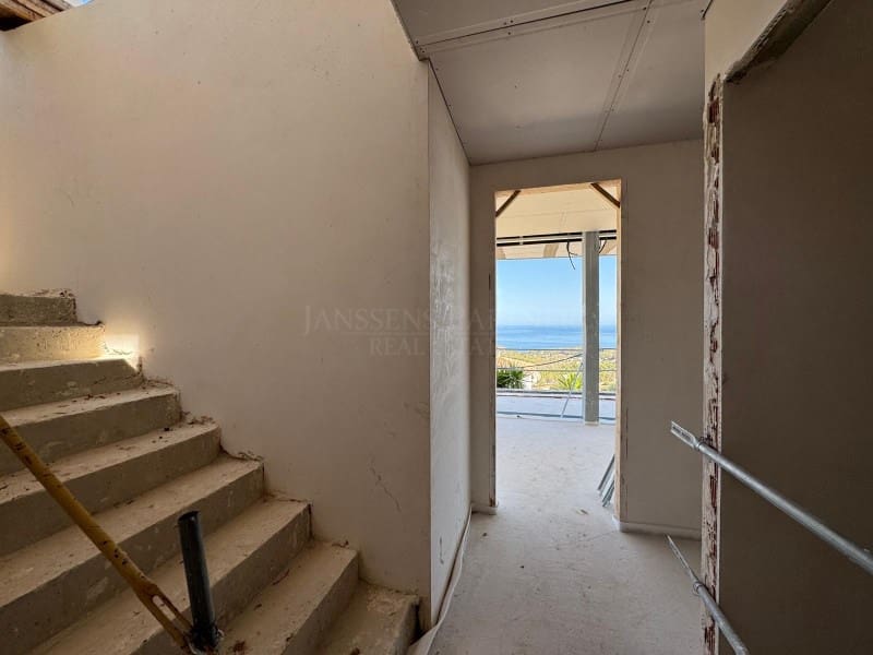 4 bedroom Villa for sale in Benissa with garage - € 3,900,000 (Ref: 9129906)