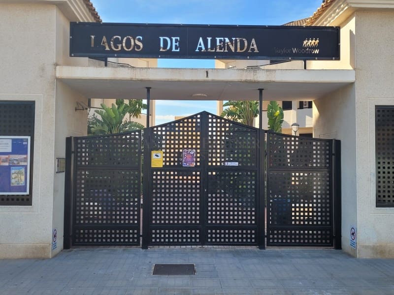 2 bedroom Apartment for sale in Monforte del Cid with pool garage - € 199,900 (Ref: 9376794)