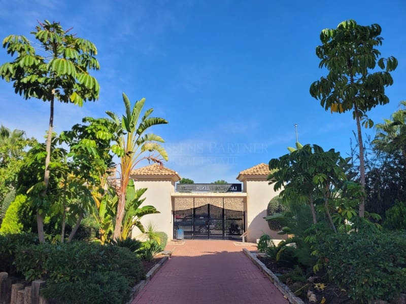 2 bedroom Apartment for sale in Monforte del Cid with pool garage - € 199,900 (Ref: 9376794)