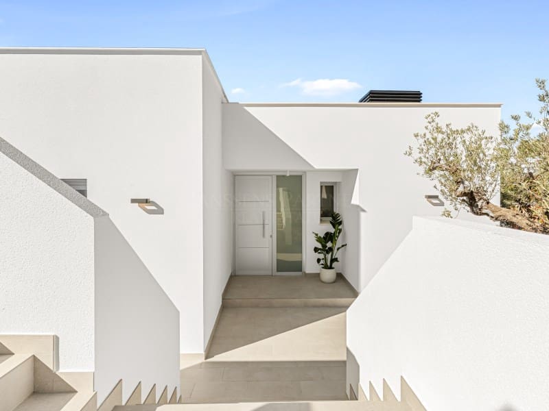 4 bedroom Villa for sale in Cumbre del Sol with pool - € 1,300,000 (Ref: 9406594)