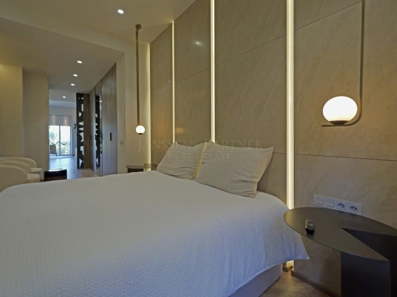 3 bedroom Apartment for sale in Alicante / Alacant city - € 2,700,000 (Ref: 9456482)