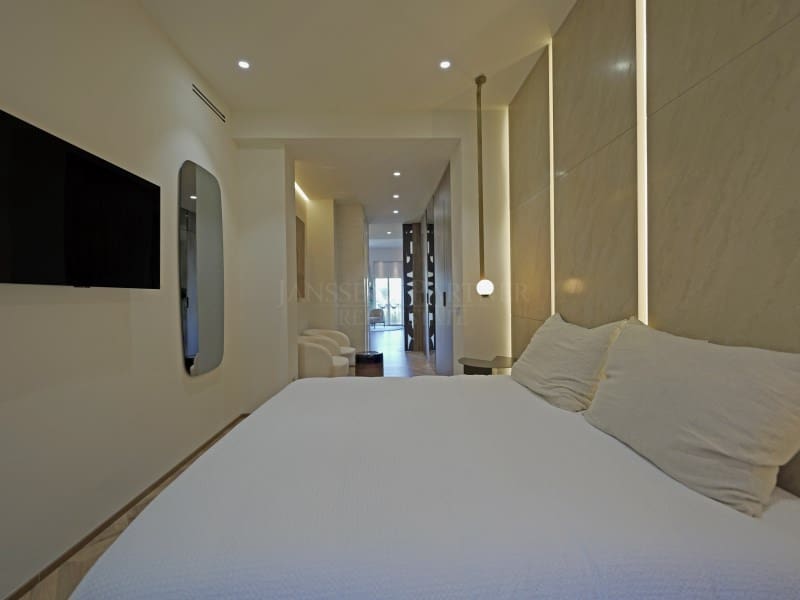 3 bedroom Apartment for sale in Alicante / Alacant city - € 2,700,000 (Ref: 9456482)