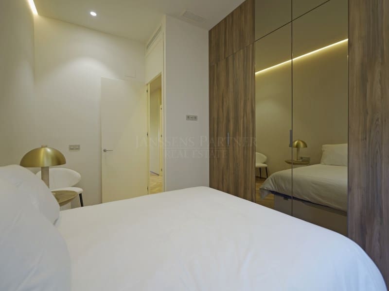 3 bedroom Apartment for sale in Alicante / Alacant city - € 2,700,000 (Ref: 9456482)