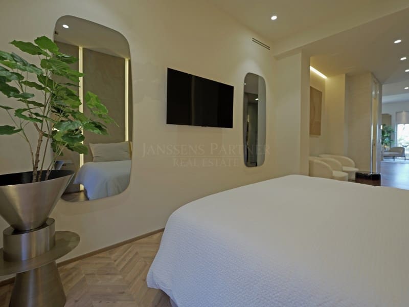 3 bedroom Apartment for sale in Alicante / Alacant city - € 2,700,000 (Ref: 9456482)