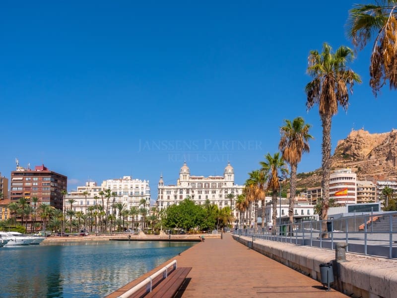 3 bedroom Apartment for sale in Alicante / Alacant city - € 2,700,000 (Ref: 9456482)