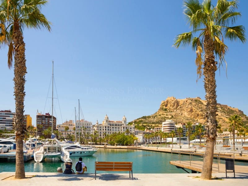 3 bedroom Apartment for sale in Alicante / Alacant city - € 2,700,000 (Ref: 9456482)