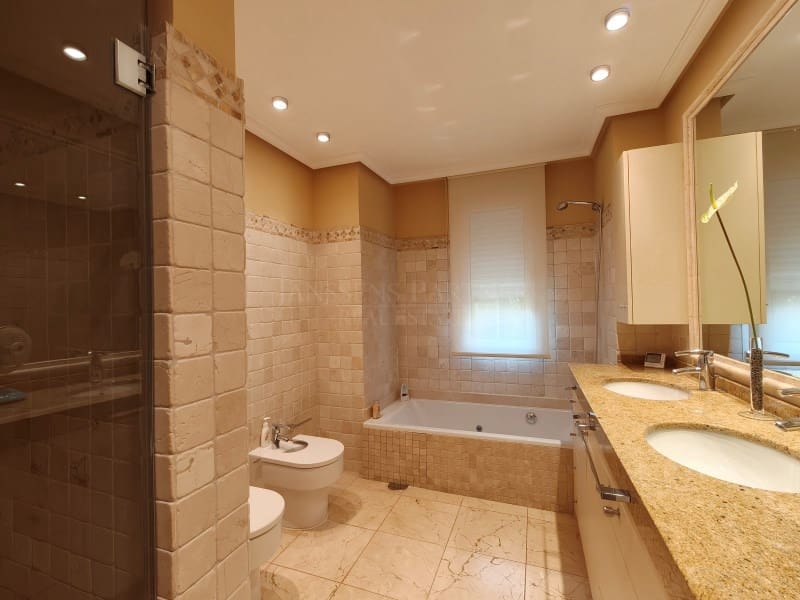 3 bedroom Apartment for sale in Altea - € 1,100,000 (Ref: 9611402)