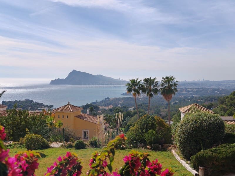 3 bedroom Apartment for sale in Altea - € 1,100,000 (Ref: 9611402)