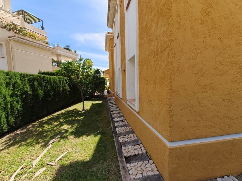 3 bedroom Apartment for sale in Altea - € 1,100,000 (Ref: 9611402)