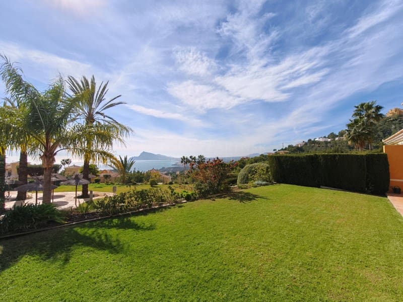 3 bedroom Apartment for sale in Altea - € 1,100,000 (Ref: 9611402)