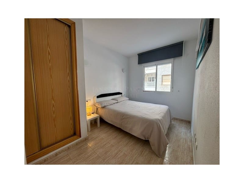 2 makuuhuone Huoneisto myytävänä paikassa Torrevieja - 130 000 € (Ref: 9714856)