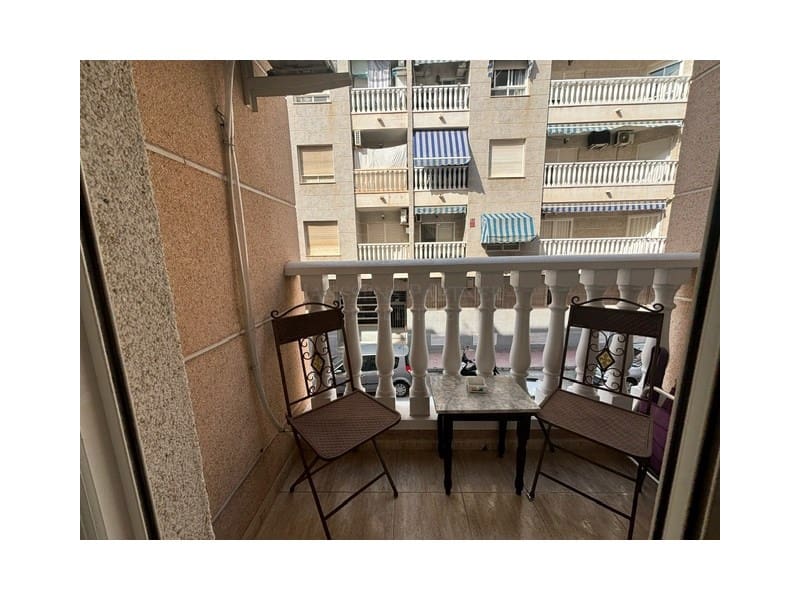 2 makuuhuone Huoneisto myytävänä paikassa Torrevieja - 130 000 € (Ref: 9714856)