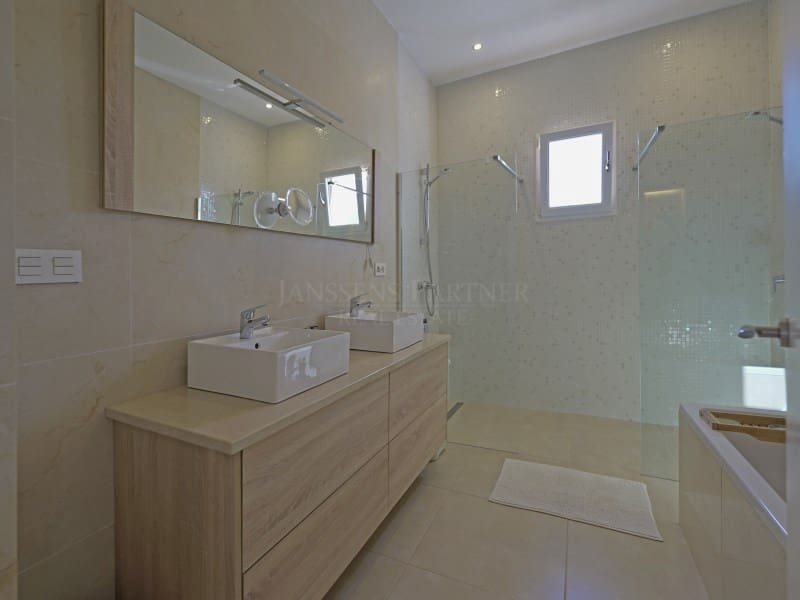 7 bedroom Villa for sale in Hondon de las Nieves - € 725,000 (Ref: 9868504)
