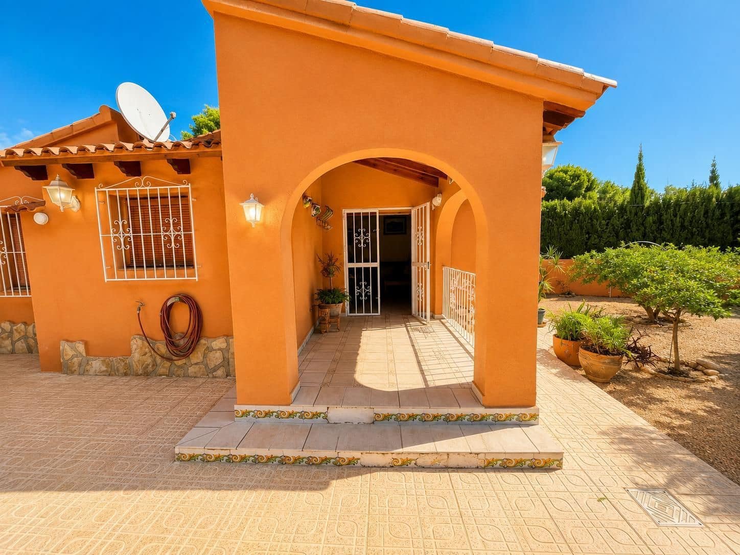 3 Zimmer Villa zu verkaufen in Alfaz del Pi / L'Alfas del Pi mit Pool - 450.000 € (Ref: 10036334)