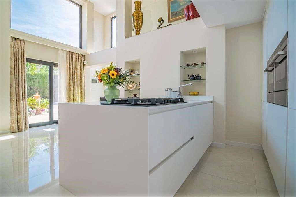 4 makuuhuone Huvila myytävänä paikassa Albir mukana uima-altaan 
autotalli - 1 290 000 € (Ref: 7460104)