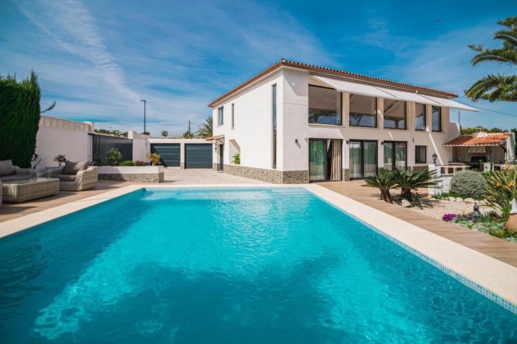 4 makuuhuone Huvila myytävänä paikassa Albir mukana uima-altaan 
autotalli - 1 290 000 € (Ref: 7460104)