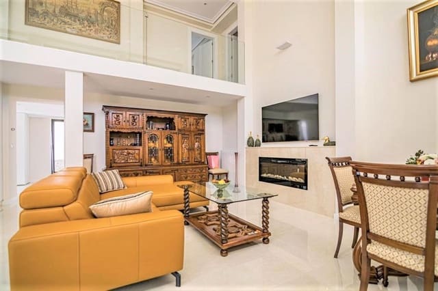 4 makuuhuone Huvila myytävänä paikassa Albir, Alfaz del Pi / L'Alfàs del Pi mukana uima-altaan 
autotalli - 1 290 000 € (Ref: 7460104)