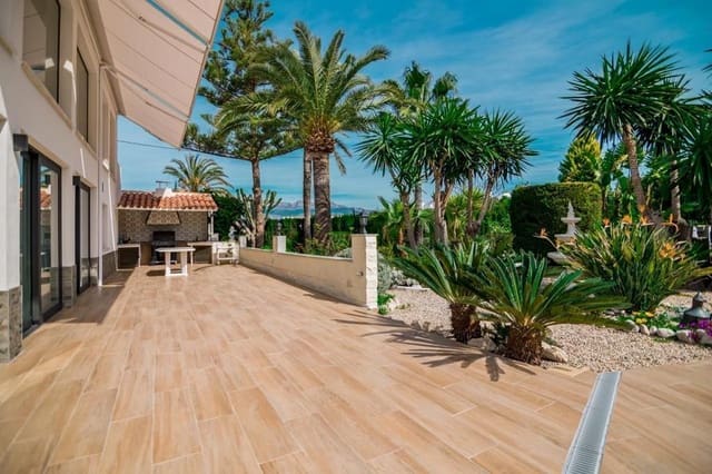 4 makuuhuone Huvila myytävänä paikassa Albir, Alfaz del Pi / L'Alfàs del Pi mukana uima-altaan 
autotalli - 1 290 000 € (Ref: 7460104)