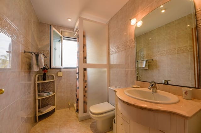 4 bedroom Villa for sale in Albir, Alfaz del Pi / L'Alfàs del Pi with garage - € 725,000 (Ref: 7463190)