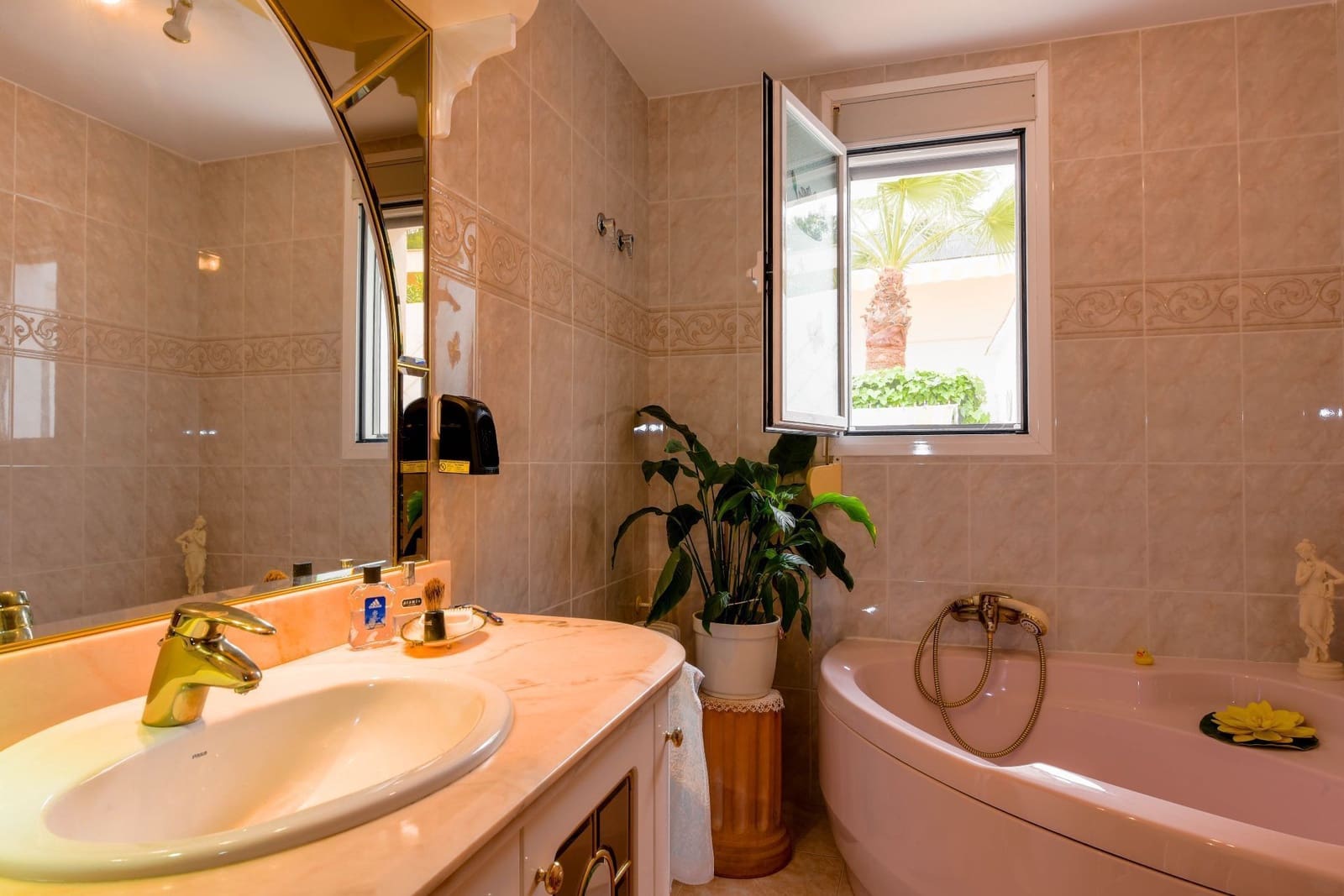 4 bedroom Villa for sale in Albir with garage - € 725,000 (Ref: 7463190)