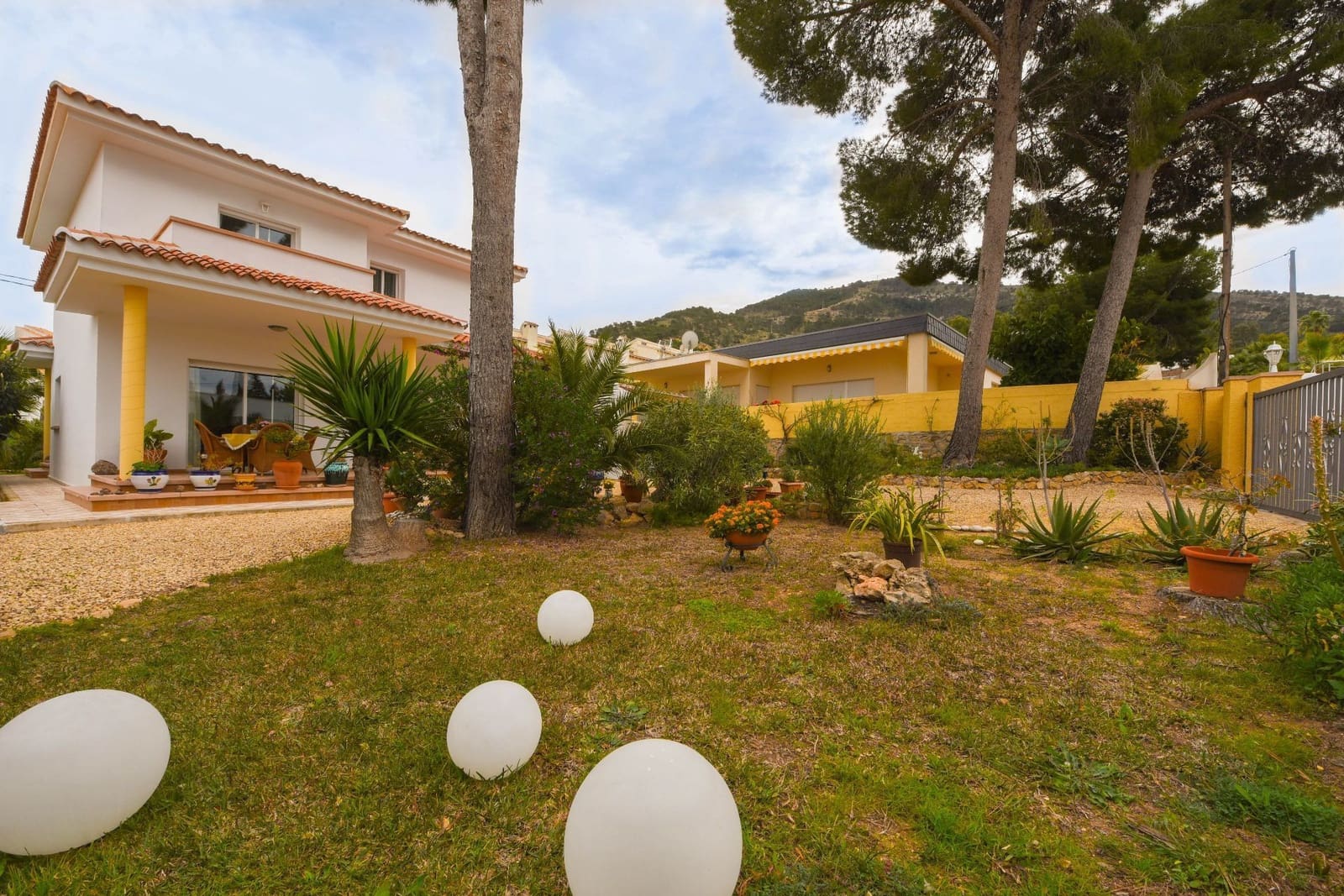 4 bedroom Villa for sale in Albir with garage - € 725,000 (Ref: 7463190)