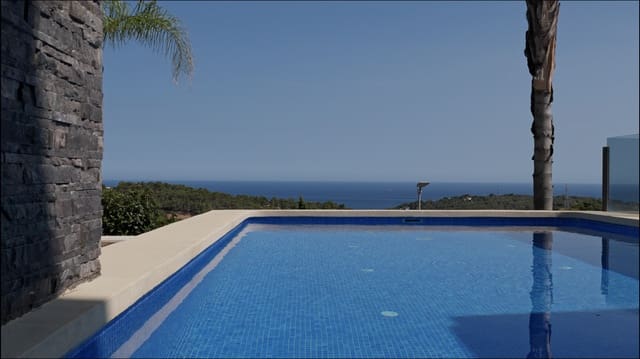6 bedroom Villa for sale in Altea with pool garage - € 2,875,000 (Ref: 7701715)