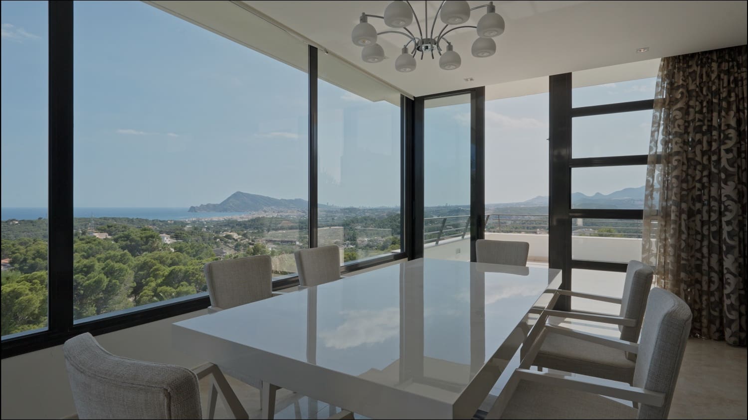 6 bedroom Villa for sale in Altea with pool garage - € 2,875,000 (Ref: 7701715)