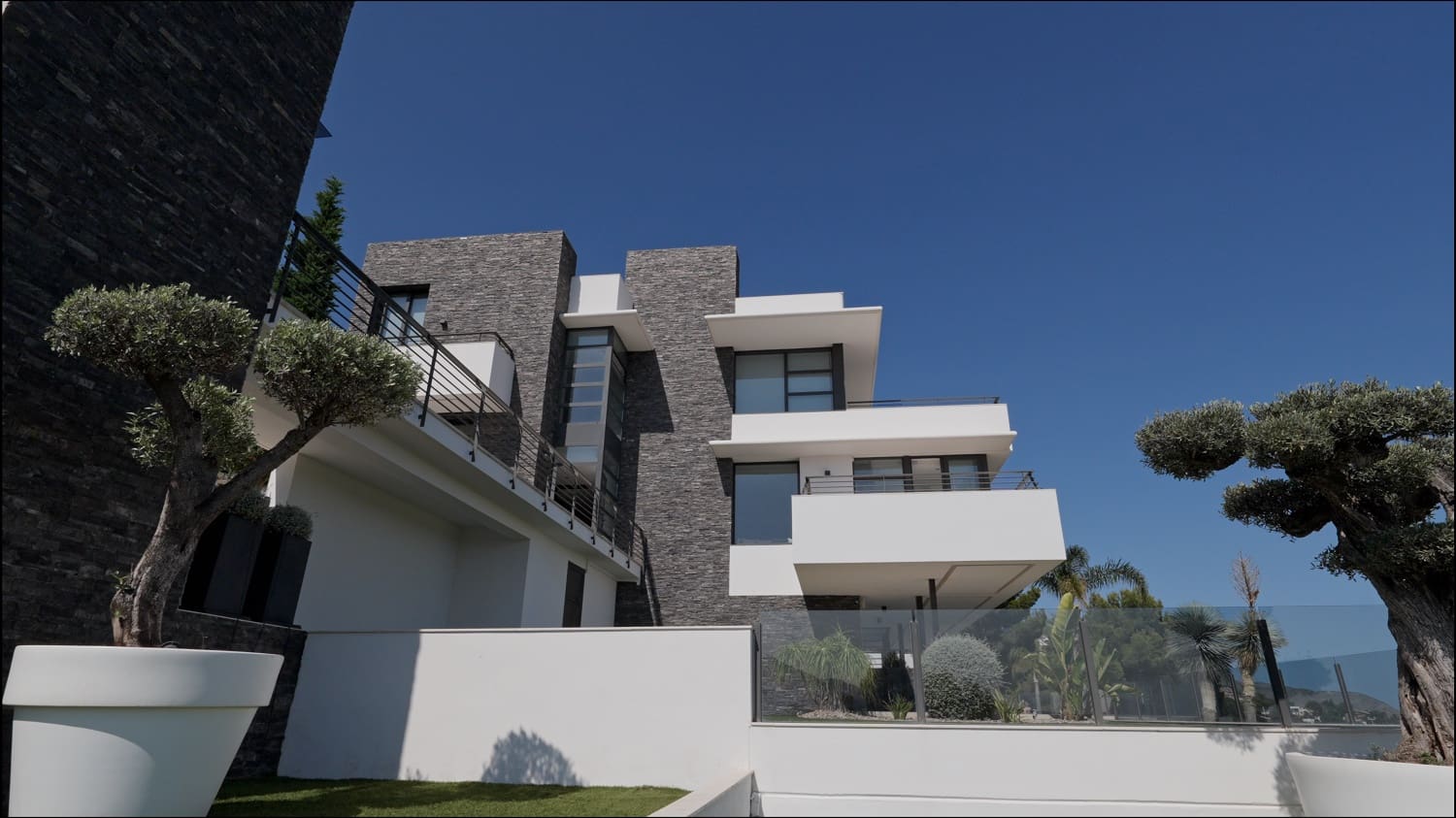 6 bedroom Villa for sale in Altea with pool garage - € 2,875,000 (Ref: 7701715)