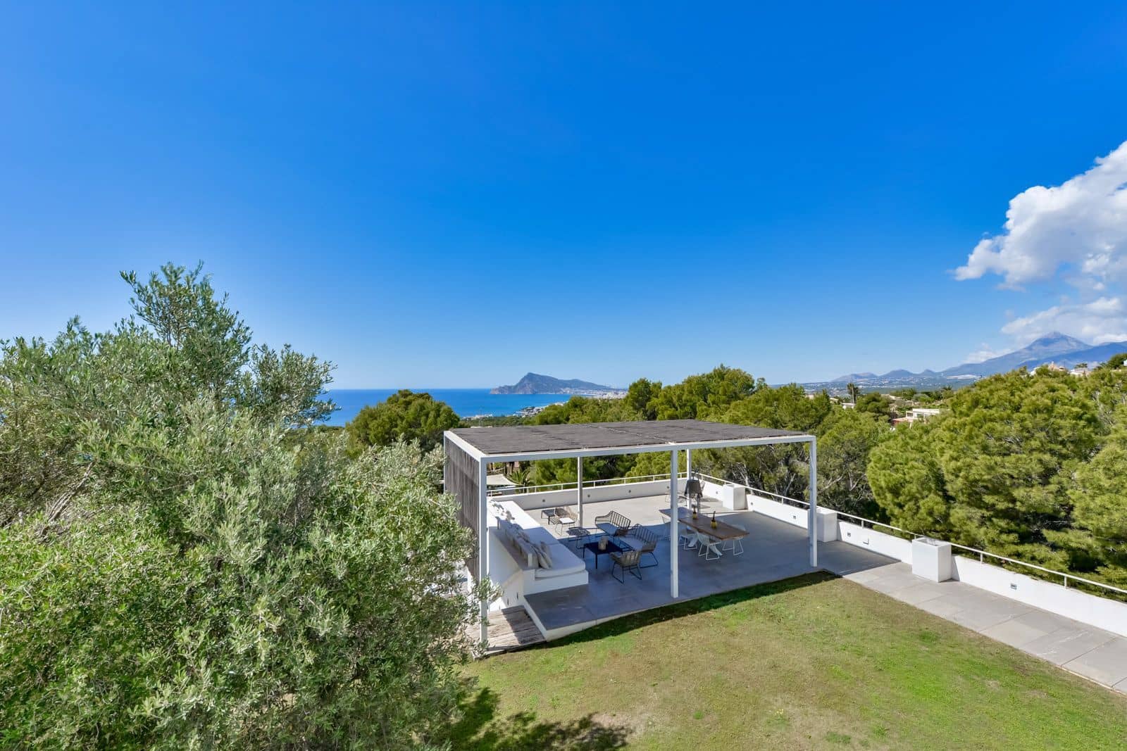 5 bedroom Villa for sale in Altea with pool garage - € 5,900,000 (Ref: 7736657)