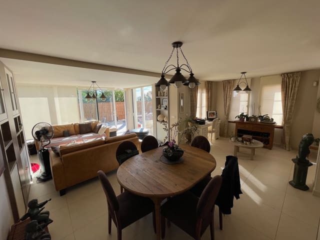 Chalet de 4 habitaciones en Finestrat en venta con piscina garaje - 649.000 € (Ref: 7954141)