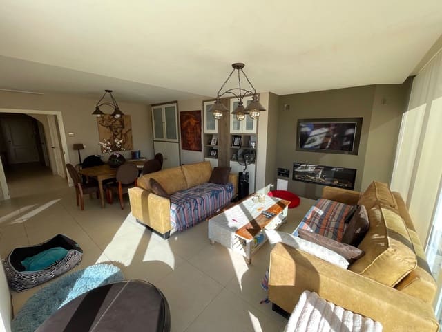 Chalet de 4 habitaciones en Finestrat en venta con piscina garaje - 649.000 € (Ref: 7954141)