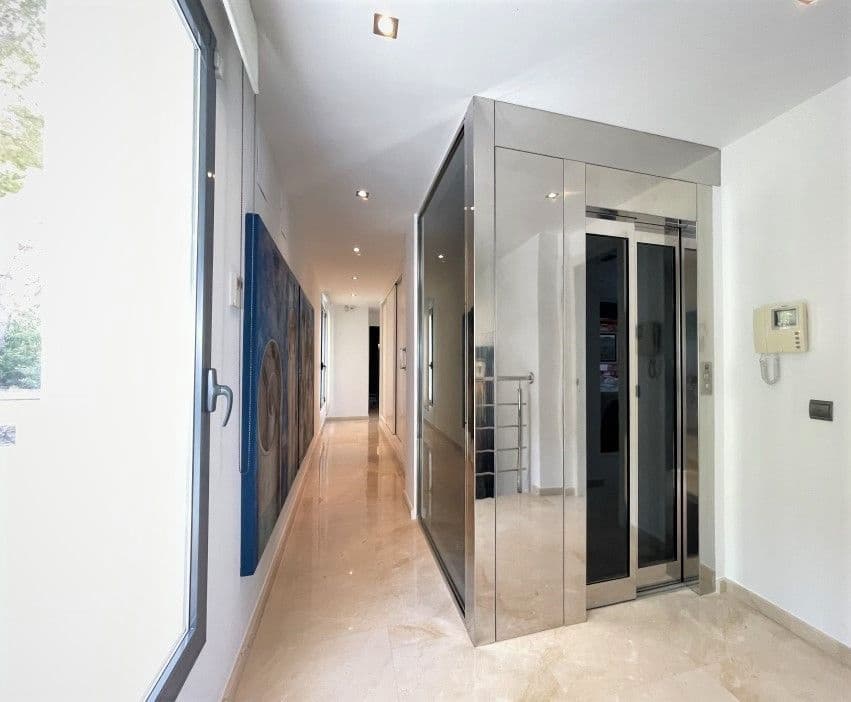 5 bedroom Villa for sale in Altea with pool garage - € 1,800,000 (Ref: 8113801)