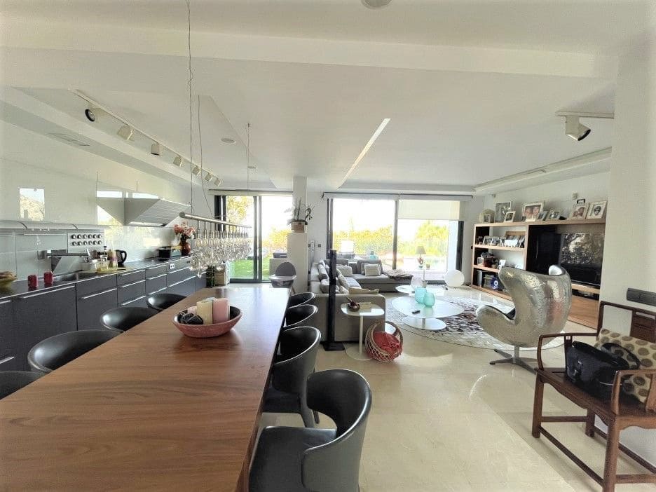 5 bedroom Villa for sale in Altea with pool garage - € 1,800,000 (Ref: 8113801)