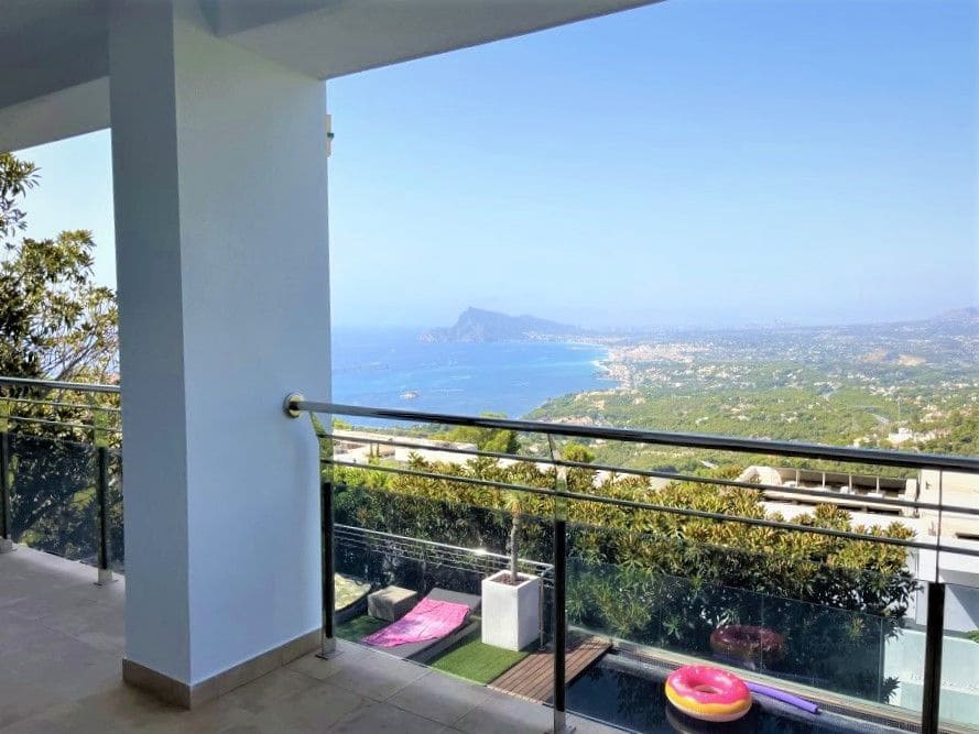 5 bedroom Villa for sale in Altea with pool garage - € 1,800,000 (Ref: 8113801)