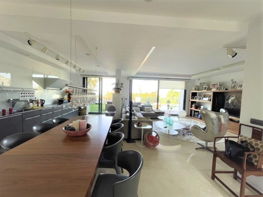 5 bedroom Villa for sale in Altea with pool garage - € 1,800,000 (Ref: 8113801)