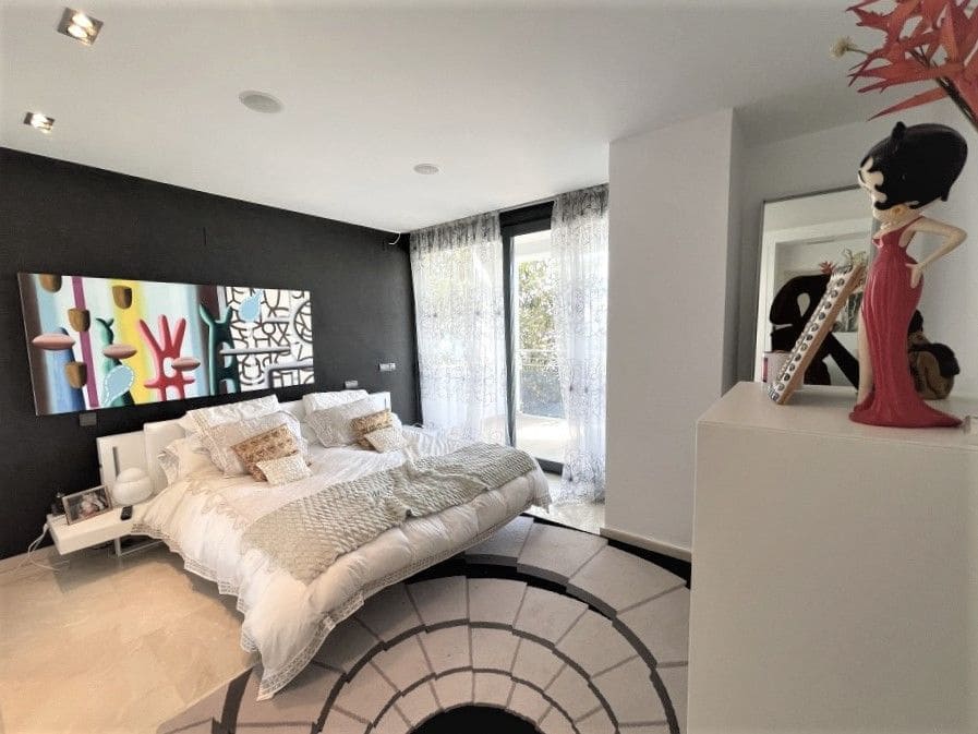 5 bedroom Villa for sale in Altea with pool garage - € 1,800,000 (Ref: 8113801)