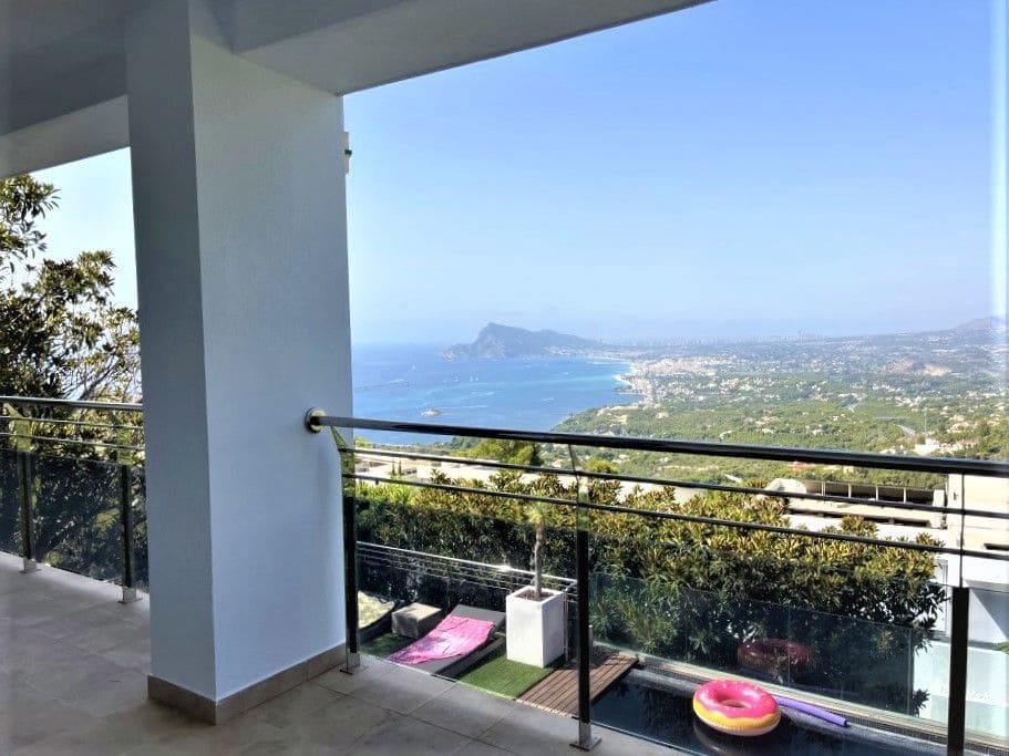 5 bedroom Villa for sale in Altea with pool garage - € 1,800,000 (Ref: 8113801)