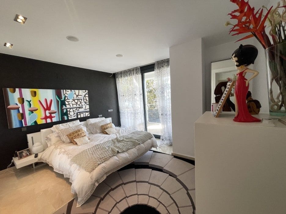 5 bedroom Villa for sale in Altea with pool garage - € 1,800,000 (Ref: 8113801)