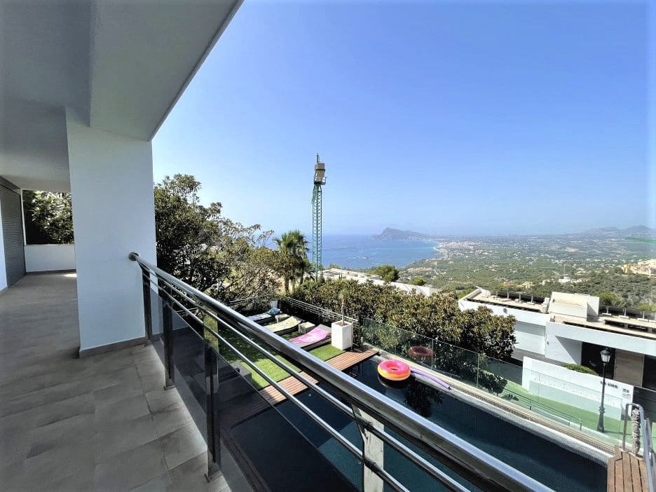 5 bedroom Villa for sale in Altea with pool garage - € 1,800,000 (Ref: 8113801)