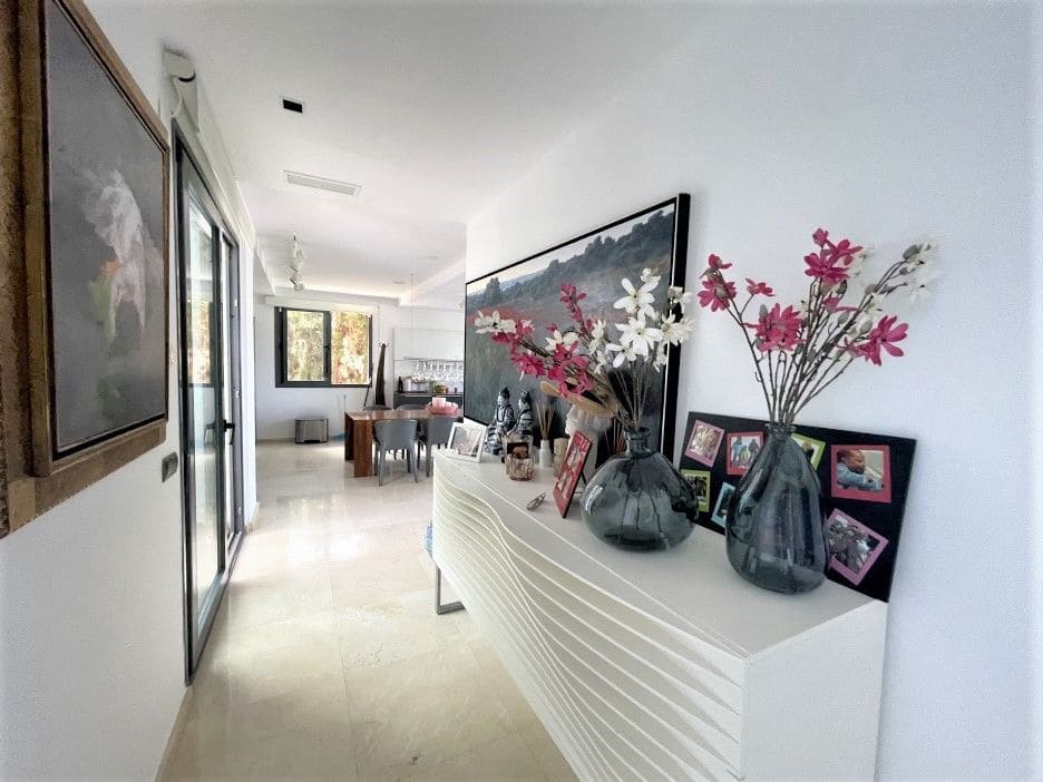 5 bedroom Villa for sale in Altea with pool garage - € 1,800,000 (Ref: 8113801)