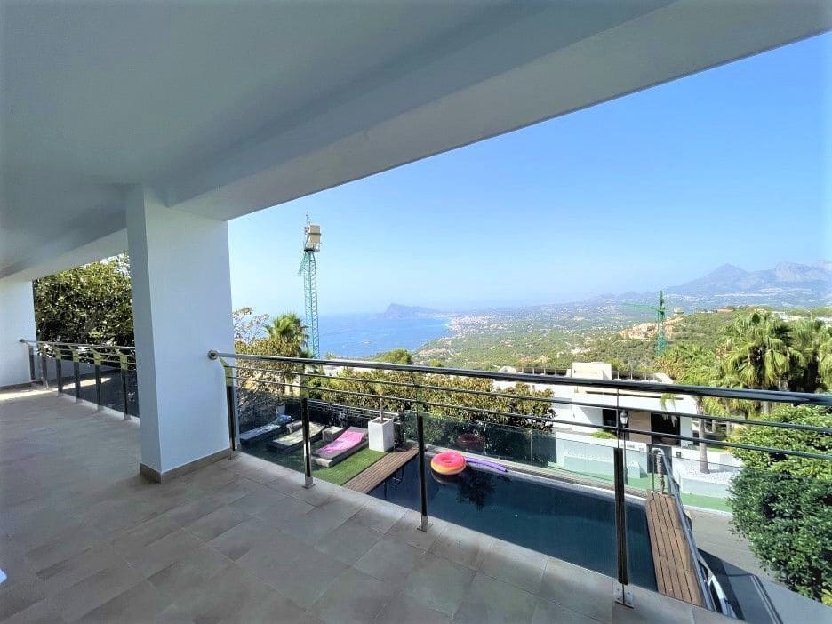 5 bedroom Villa for sale in Altea with pool garage - € 1,800,000 (Ref: 8113801)