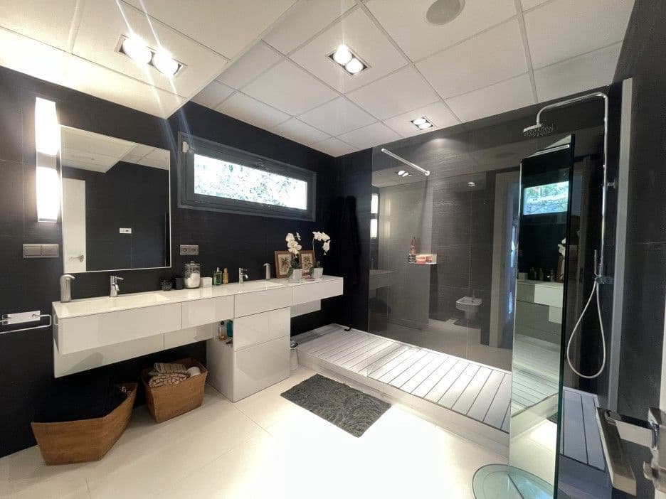 5 bedroom Villa for sale in Altea with pool garage - € 1,800,000 (Ref: 8113801)