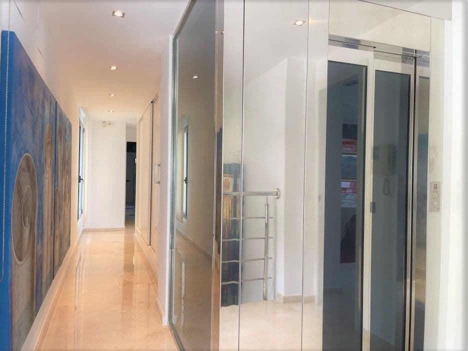 5 bedroom Villa for sale in Altea with pool garage - € 1,800,000 (Ref: 8113801)