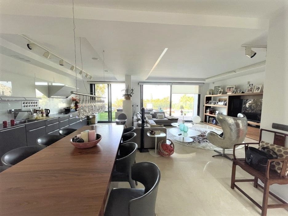 5 bedroom Villa for sale in Altea with pool garage - € 1,800,000 (Ref: 8113801)