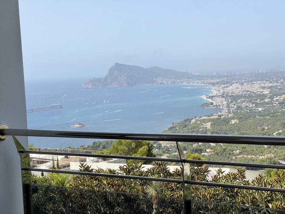 5 bedroom Villa for sale in Altea with pool garage - € 1,800,000 (Ref: 8113801)