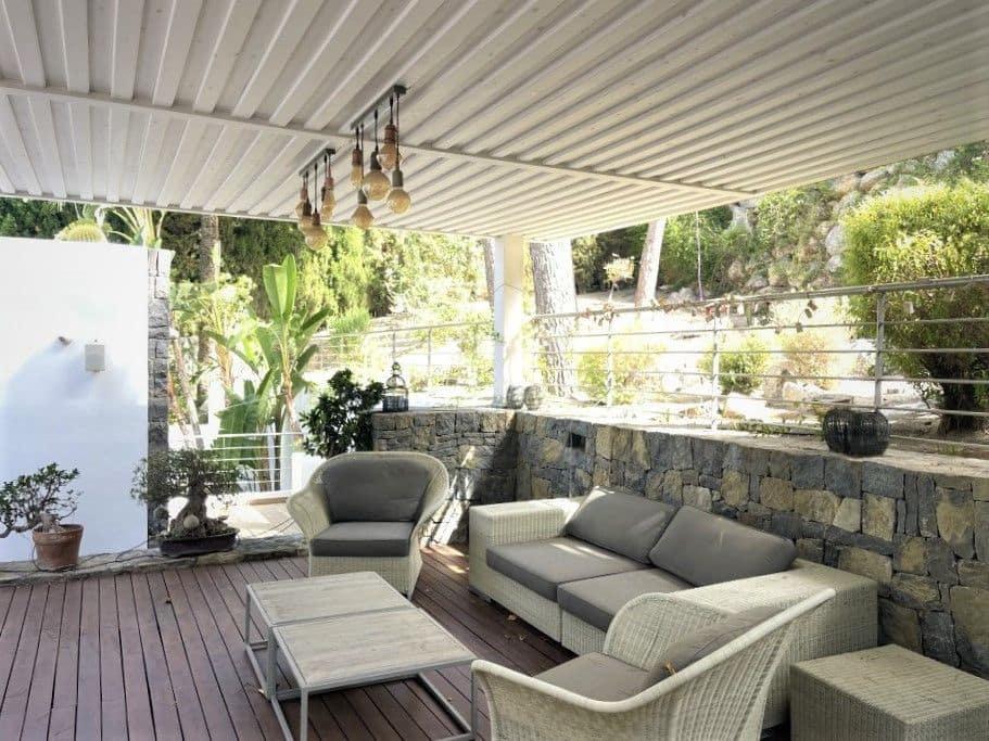 5 bedroom Villa for sale in Altea with pool garage - € 1,800,000 (Ref: 8113801)