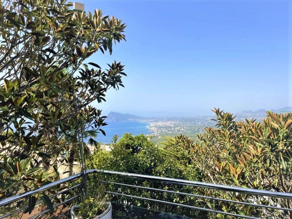 5 bedroom Villa for sale in Altea with pool garage - € 1,800,000 (Ref: 8113801)