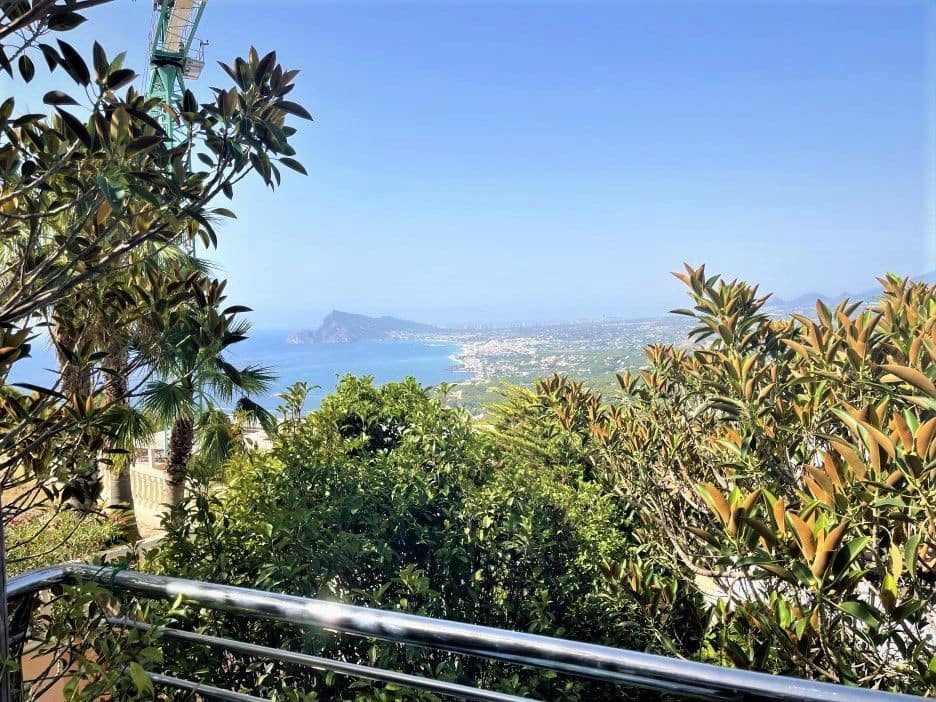 5 bedroom Villa for sale in Altea with pool garage - € 1,800,000 (Ref: 8113801)