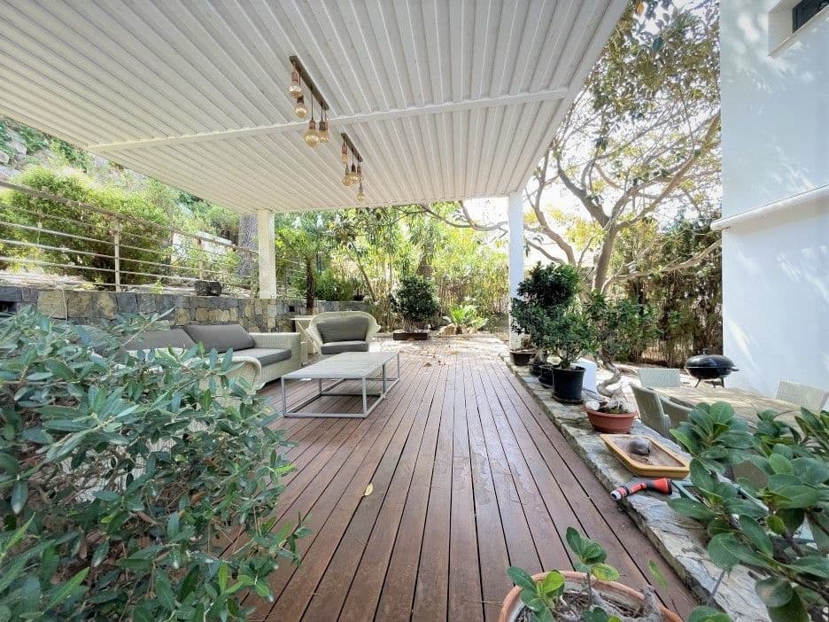 5 bedroom Villa for sale in Altea with pool garage - € 1,800,000 (Ref: 8113801)